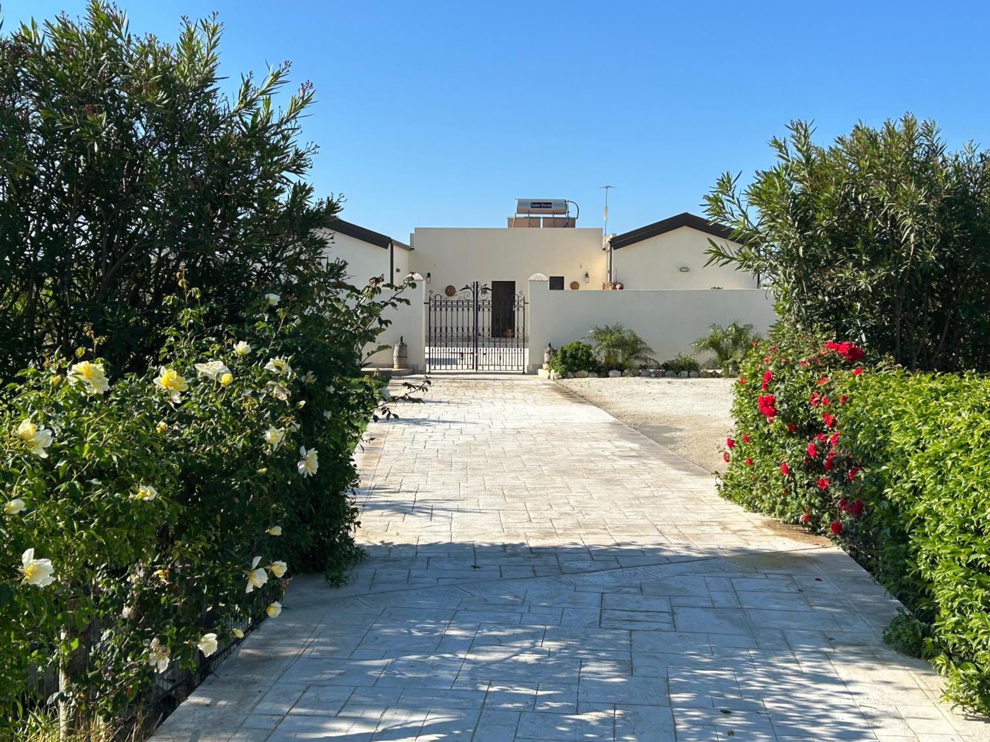 Baglio Il Gelso E L'Ulivo Appartamento Il Carrubo Reitani Bagian luar foto